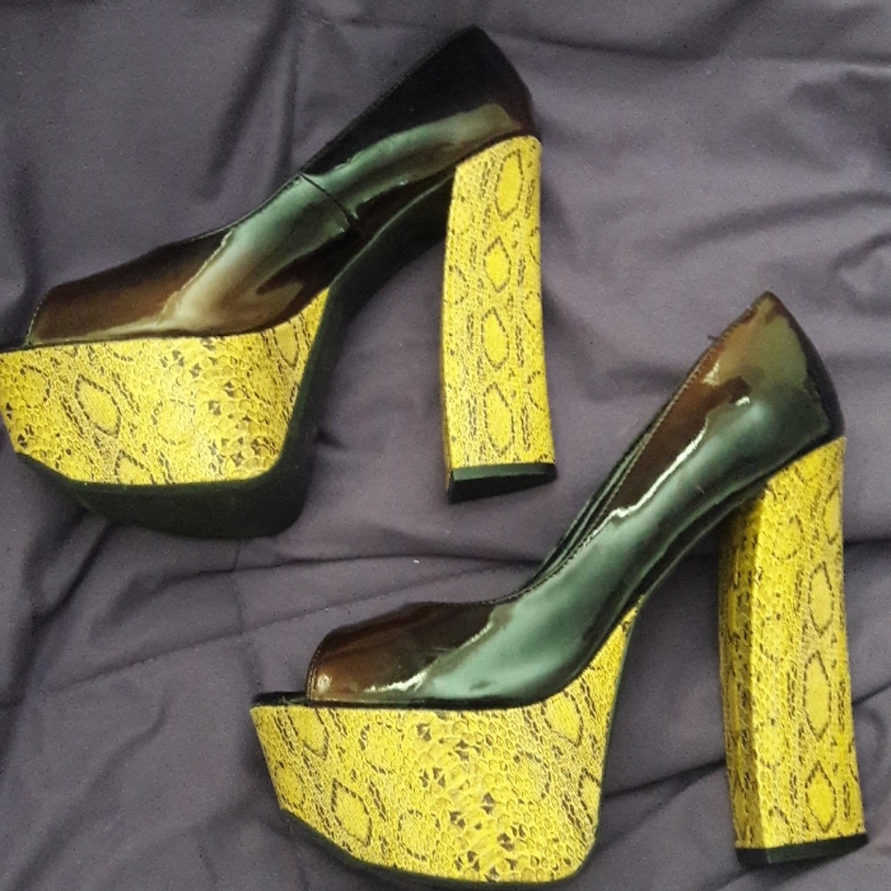 Shoes - Picture 2 of 3